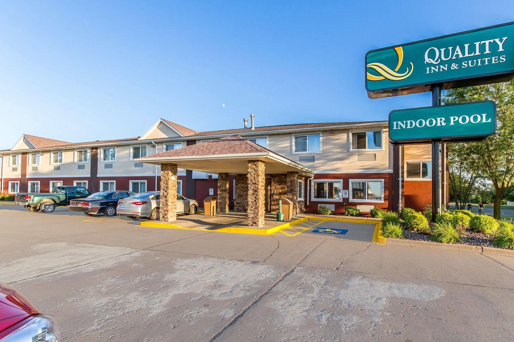 Quality Inn & Suites Eau Claire Exterior foto